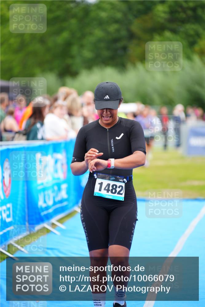30.08.2026 - Elbe Triathlon Hamburg LAZAROV Photography http://msf.ph/oto/10066079 30.08.2026 12:16:54 Ziel 1470, 1482, 1647, 1675 meine-sportfotos.de