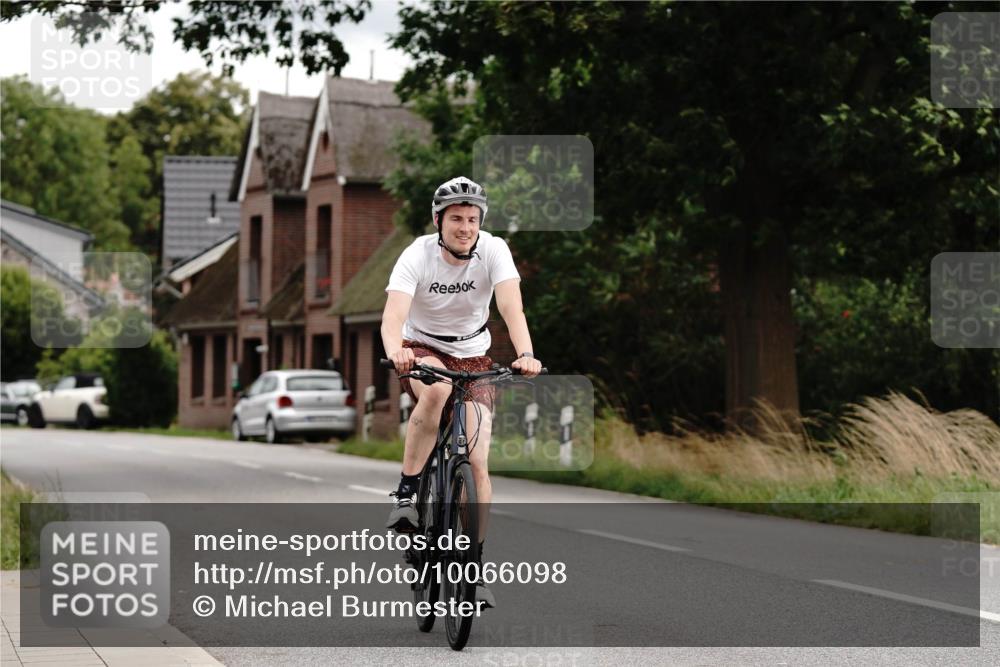 30.08.2026 - Elbe Triathlon Hamburg Michael Burmester http://msf.ph/oto/10066098 30.08.2026 15:01:22 Radfahren  meine-sportfotos.de