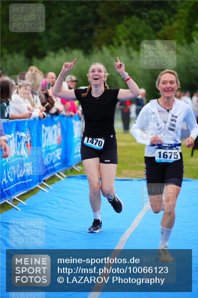 30.08.2026 - Elbe Triathlon Hamburg LAZAROV Photography http://msf.ph/oto/10066123 30.08.2026 12:17:02 Ziel 1470, 1647, 1675 meine-sportfotos.de