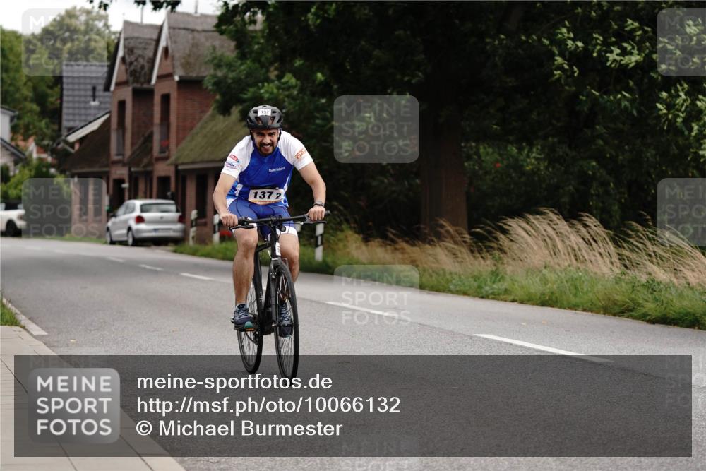 30.08.2026 - Elbe Triathlon Hamburg Michael Burmester http://msf.ph/oto/10066132 30.08.2026 15:01:50 Radfahren  meine-sportfotos.de