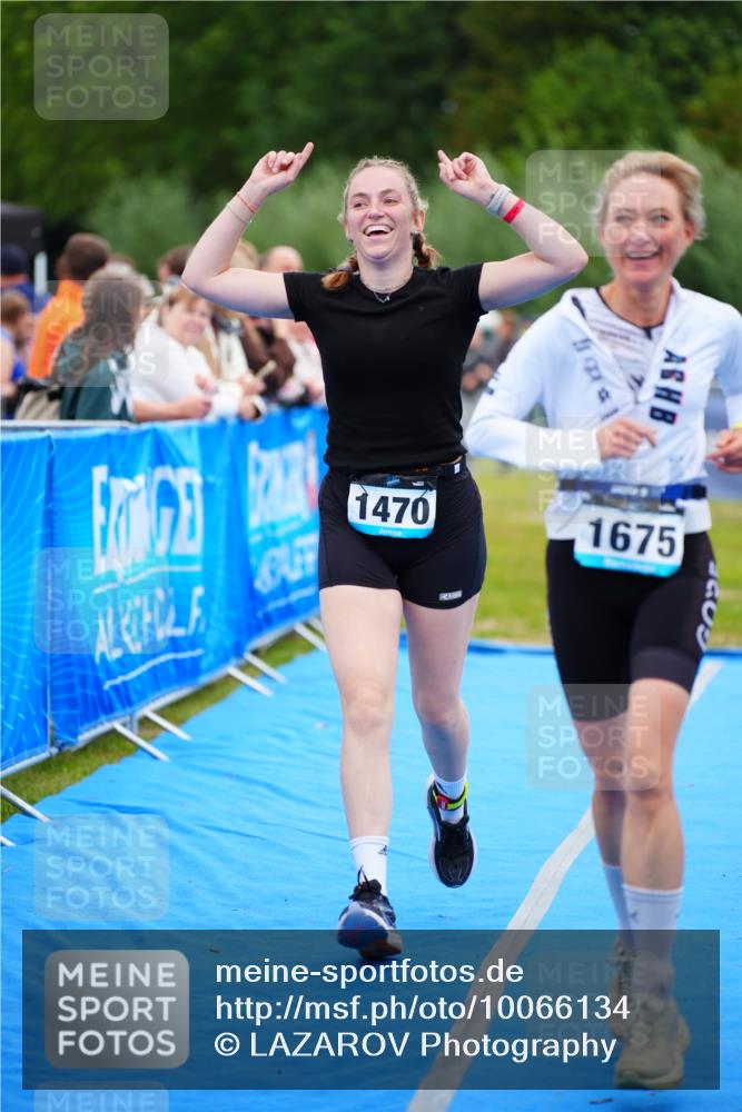 30.08.2026 - Elbe Triathlon Hamburg LAZAROV Photography http://msf.ph/oto/10066134 30.08.2026 12:17:03 Ziel 1470, 1647, 1675 meine-sportfotos.de