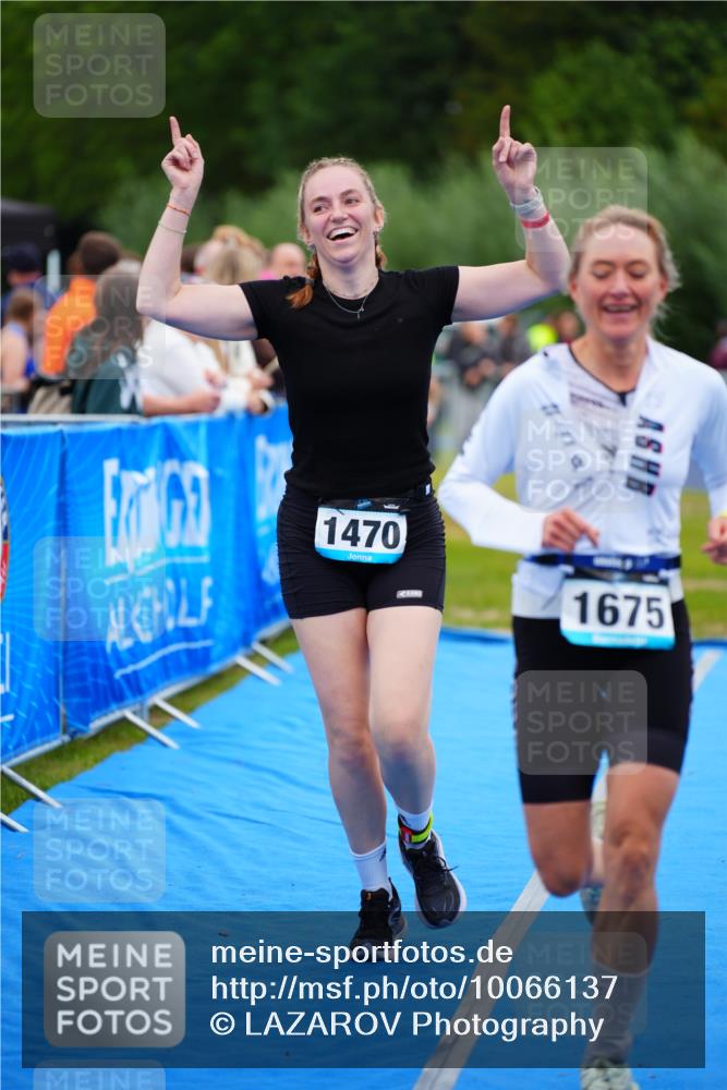 30.08.2026 - Elbe Triathlon Hamburg LAZAROV Photography http://msf.ph/oto/10066137 30.08.2026 12:17:03 Ziel 1470, 1647, 1675 meine-sportfotos.de