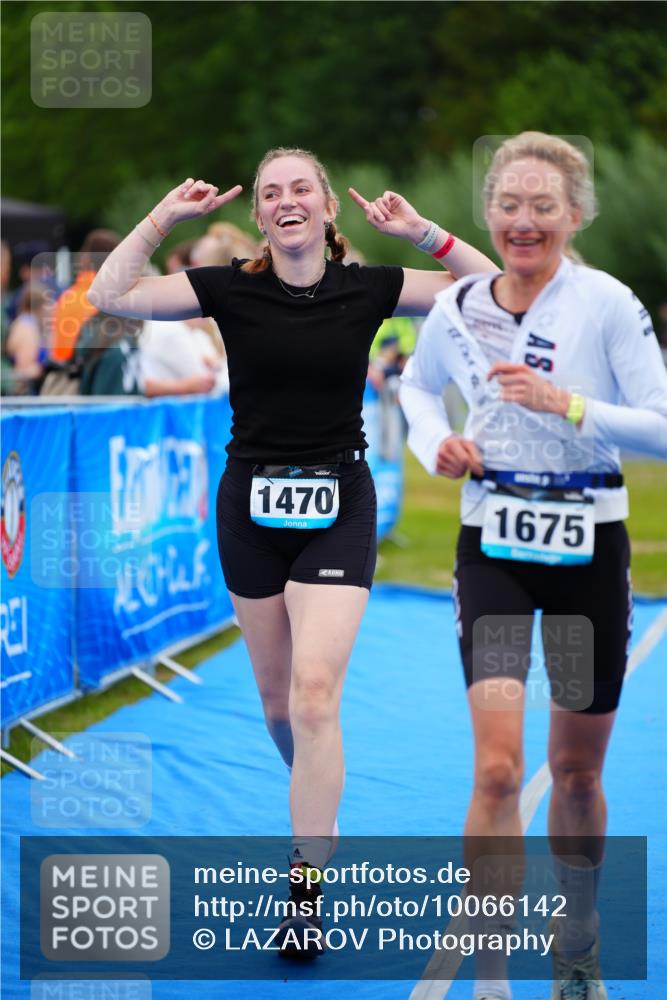 30.08.2026 - Elbe Triathlon Hamburg LAZAROV Photography http://msf.ph/oto/10066142 30.08.2026 12:17:03 Ziel 1470, 1647, 1675 meine-sportfotos.de