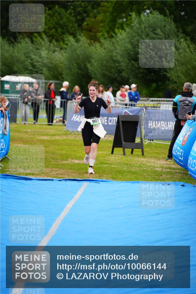 30.08.2026 - Elbe Triathlon Hamburg LAZAROV Photography http://msf.ph/oto/10066144 30.08.2026 12:17:16 Ziel 907 meine-sportfotos.de