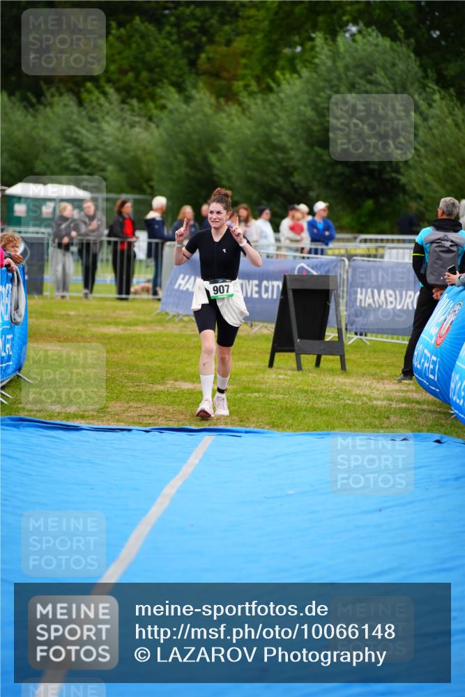 30.08.2026 - Elbe Triathlon Hamburg LAZAROV Photography http://msf.ph/oto/10066148 30.08.2026 12:17:16 Ziel 907 meine-sportfotos.de
