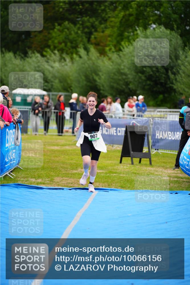 30.08.2026 - Elbe Triathlon Hamburg LAZAROV Photography http://msf.ph/oto/10066156 30.08.2026 12:17:17 Ziel 907 meine-sportfotos.de
