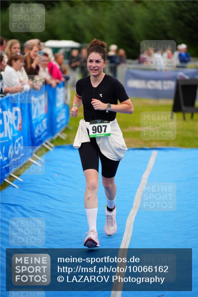 30.08.2026 - Elbe Triathlon Hamburg LAZAROV Photography http://msf.ph/oto/10066162 30.08.2026 12:17:19 Ziel 907 meine-sportfotos.de