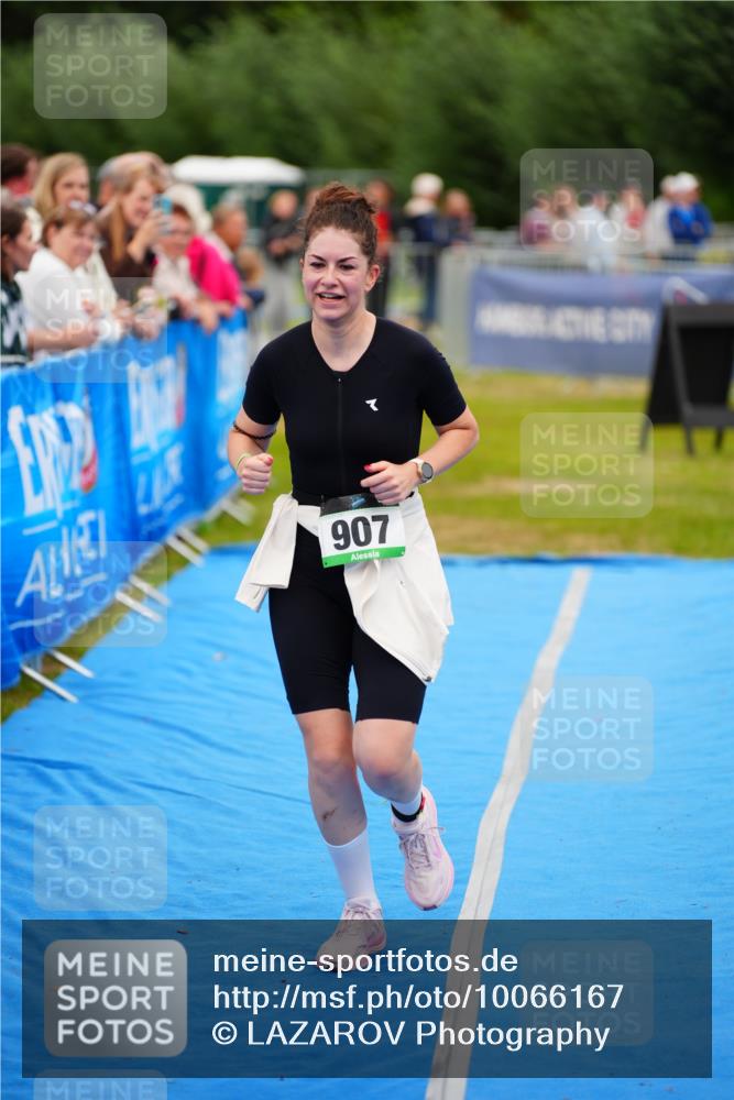 30.08.2026 - Elbe Triathlon Hamburg LAZAROV Photography http://msf.ph/oto/10066167 30.08.2026 12:17:20 Ziel 907 meine-sportfotos.de