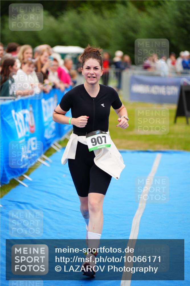 30.08.2026 - Elbe Triathlon Hamburg LAZAROV Photography http://msf.ph/oto/10066171 30.08.2026 12:17:20 Ziel 907 meine-sportfotos.de