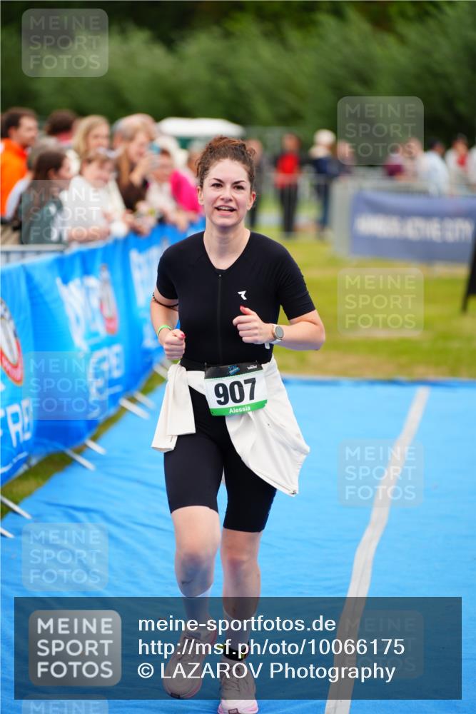 30.08.2026 - Elbe Triathlon Hamburg LAZAROV Photography http://msf.ph/oto/10066175 30.08.2026 12:17:20 Ziel 907 meine-sportfotos.de