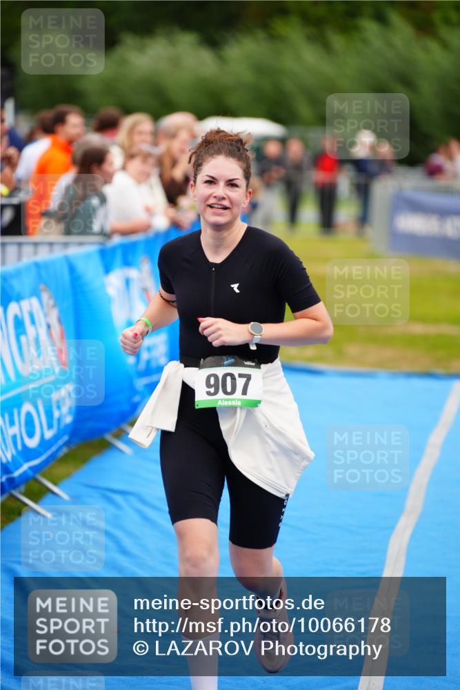 30.08.2026 - Elbe Triathlon Hamburg LAZAROV Photography http://msf.ph/oto/10066178 30.08.2026 12:17:20 Ziel 907 meine-sportfotos.de