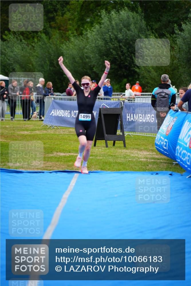 30.08.2026 - Elbe Triathlon Hamburg LAZAROV Photography http://msf.ph/oto/10066183 30.08.2026 12:17:38 Ziel 1499 meine-sportfotos.de