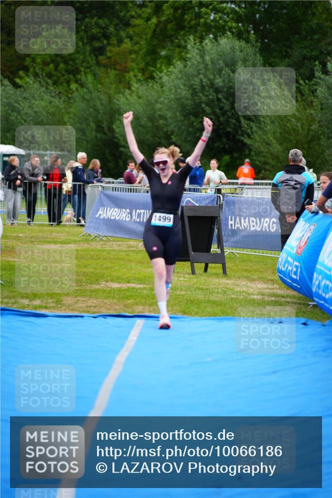 30.08.2026 - Elbe Triathlon Hamburg LAZAROV Photography http://msf.ph/oto/10066186 30.08.2026 12:17:38 Ziel 1499 meine-sportfotos.de