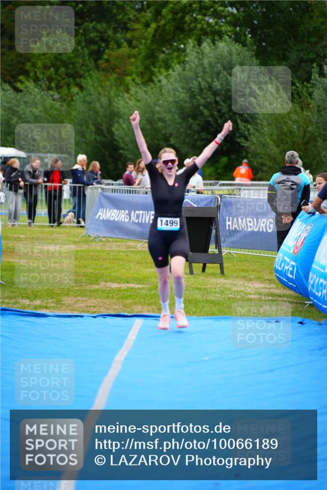 30.08.2026 - Elbe Triathlon Hamburg LAZAROV Photography http://msf.ph/oto/10066189 30.08.2026 12:17:38 Ziel 1499 meine-sportfotos.de