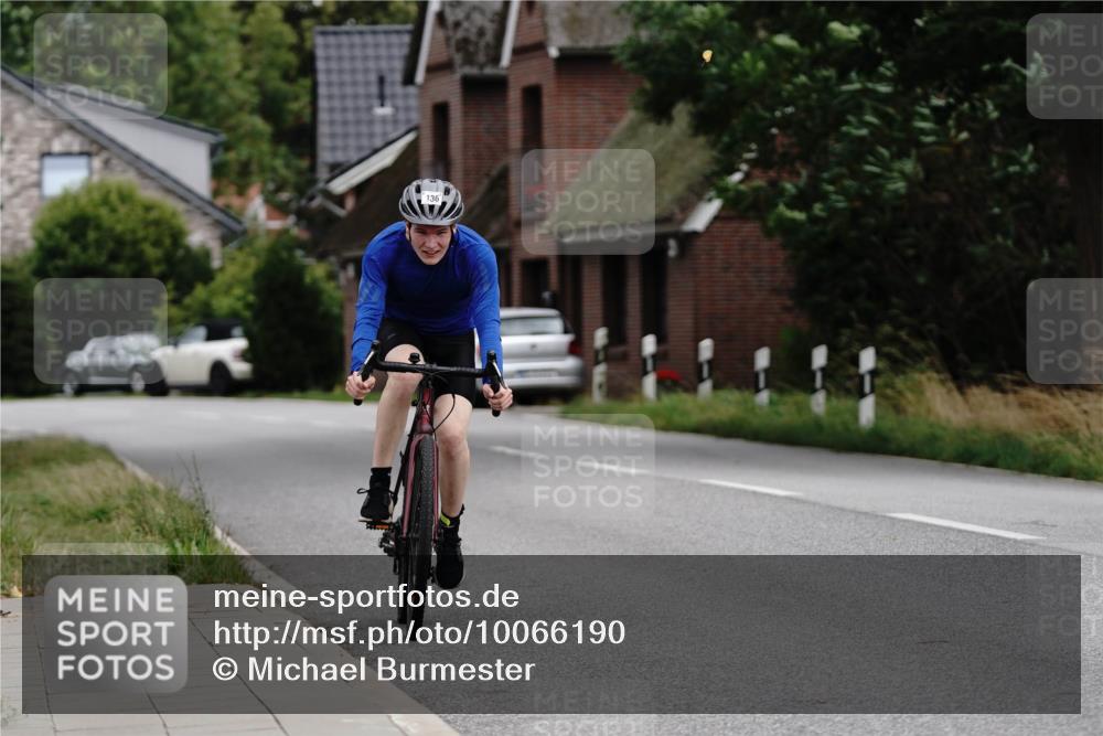 30.08.2026 - Elbe Triathlon Hamburg Michael Burmester http://msf.ph/oto/10066190 30.08.2026 15:04:31 Radfahren  meine-sportfotos.de