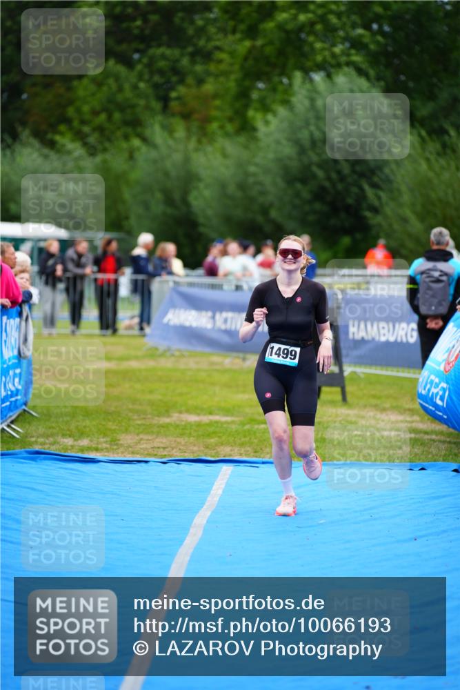 30.08.2026 - Elbe Triathlon Hamburg LAZAROV Photography http://msf.ph/oto/10066193 30.08.2026 12:17:39 Ziel 1499 meine-sportfotos.de