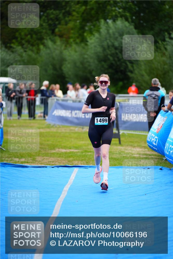 30.08.2026 - Elbe Triathlon Hamburg LAZAROV Photography http://msf.ph/oto/10066196 30.08.2026 12:17:39 Ziel 1499 meine-sportfotos.de