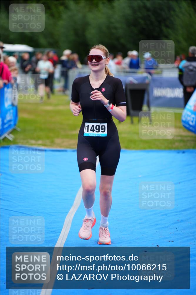 30.08.2026 - Elbe Triathlon Hamburg LAZAROV Photography http://msf.ph/oto/10066215 30.08.2026 12:17:41 Ziel 1499 meine-sportfotos.de