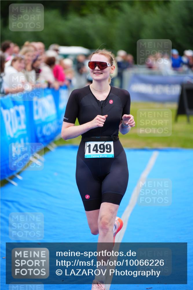 30.08.2026 - Elbe Triathlon Hamburg LAZAROV Photography http://msf.ph/oto/10066226 30.08.2026 12:17:41 Ziel 1499 meine-sportfotos.de