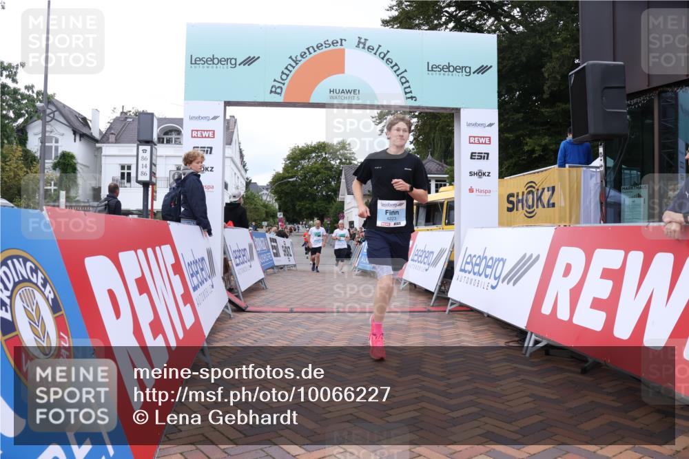 30.08.2026 - Blankeneser Heldenlauf Lena Gebhardt http://msf.ph/oto/10066227 30.08.2026 12:55:53 Ziel 4047, 4223, 4233, 4437, 4438 meine-sportfotos.de