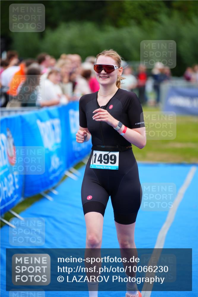 30.08.2026 - Elbe Triathlon Hamburg LAZAROV Photography http://msf.ph/oto/10066230 30.08.2026 12:17:42 Ziel 1499 meine-sportfotos.de