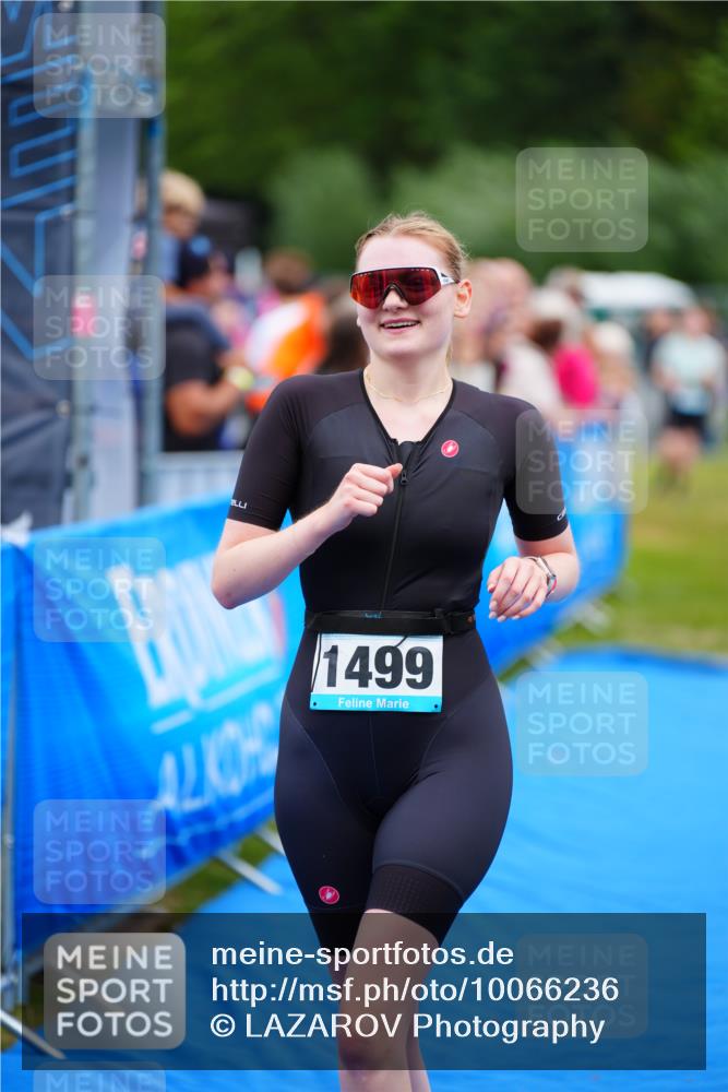30.08.2026 - Elbe Triathlon Hamburg LAZAROV Photography http://msf.ph/oto/10066236 30.08.2026 12:17:42 Ziel 1499 meine-sportfotos.de