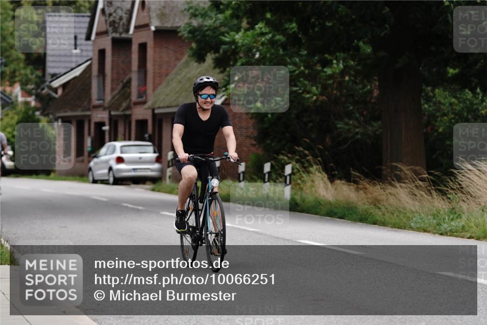 30.08.2026 - Elbe Triathlon Hamburg Michael Burmester http://msf.ph/oto/10066251 30.08.2026 15:06:38 Radfahren  meine-sportfotos.de