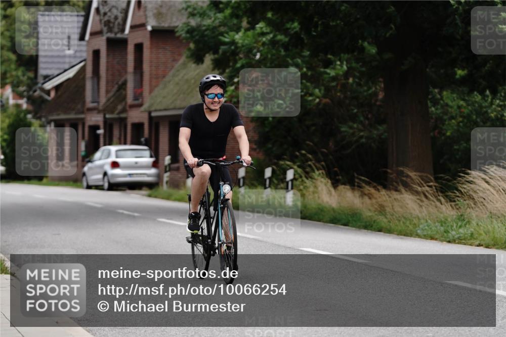 30.08.2026 - Elbe Triathlon Hamburg Michael Burmester http://msf.ph/oto/10066254 30.08.2026 15:06:38 Radfahren  meine-sportfotos.de