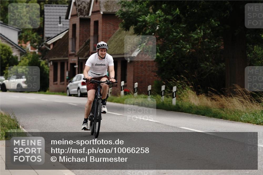 30.08.2026 - Elbe Triathlon Hamburg Michael Burmester http://msf.ph/oto/10066258 30.08.2026 15:06:41 Radfahren  meine-sportfotos.de