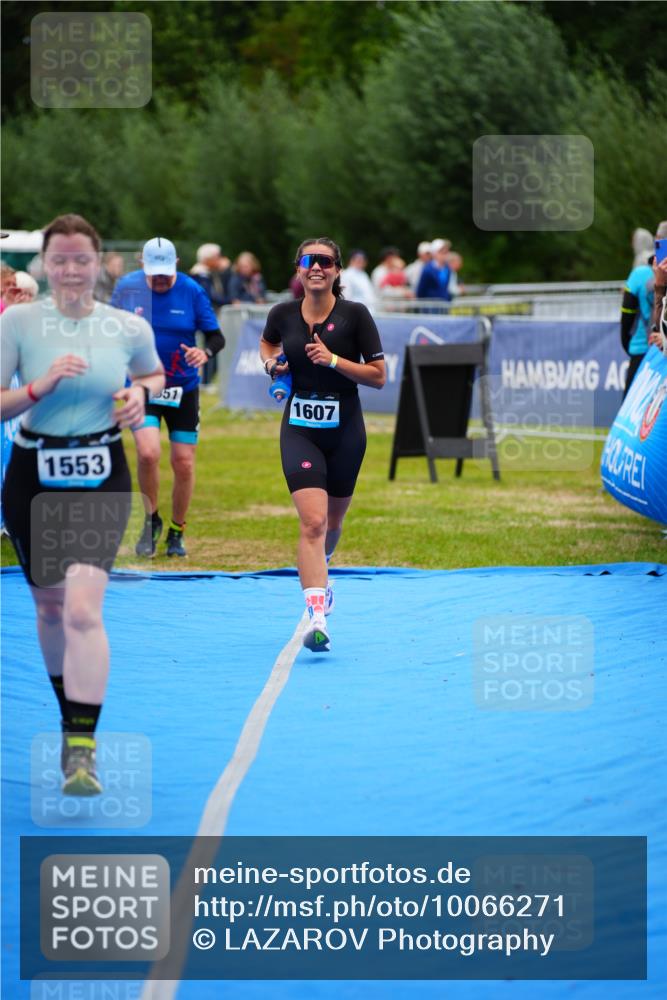 30.08.2026 - Elbe Triathlon Hamburg LAZAROV Photography http://msf.ph/oto/10066271 30.08.2026 12:17:51 Ziel 1351, 1553, 1607 meine-sportfotos.de