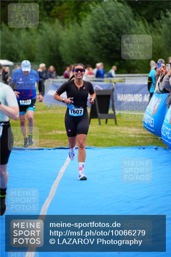 30.08.2026 - Elbe Triathlon Hamburg LAZAROV Photography http://msf.ph/oto/10066279 30.08.2026 12:17:52 Ziel 1351, 1553, 1607 meine-sportfotos.de