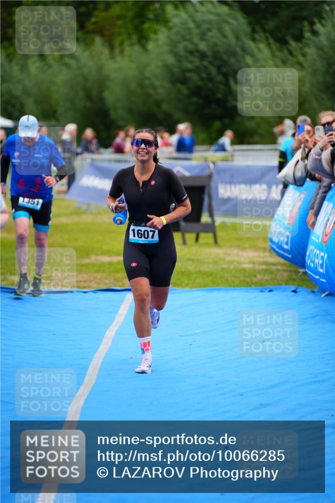 30.08.2026 - Elbe Triathlon Hamburg LAZAROV Photography http://msf.ph/oto/10066285 30.08.2026 12:17:52 Ziel 1351, 1553, 1607 meine-sportfotos.de
