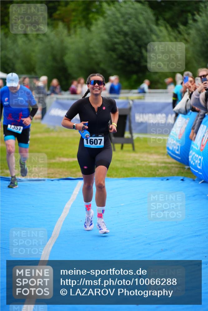 30.08.2026 - Elbe Triathlon Hamburg LAZAROV Photography http://msf.ph/oto/10066288 30.08.2026 12:17:52 Ziel 1351, 1553, 1607 meine-sportfotos.de