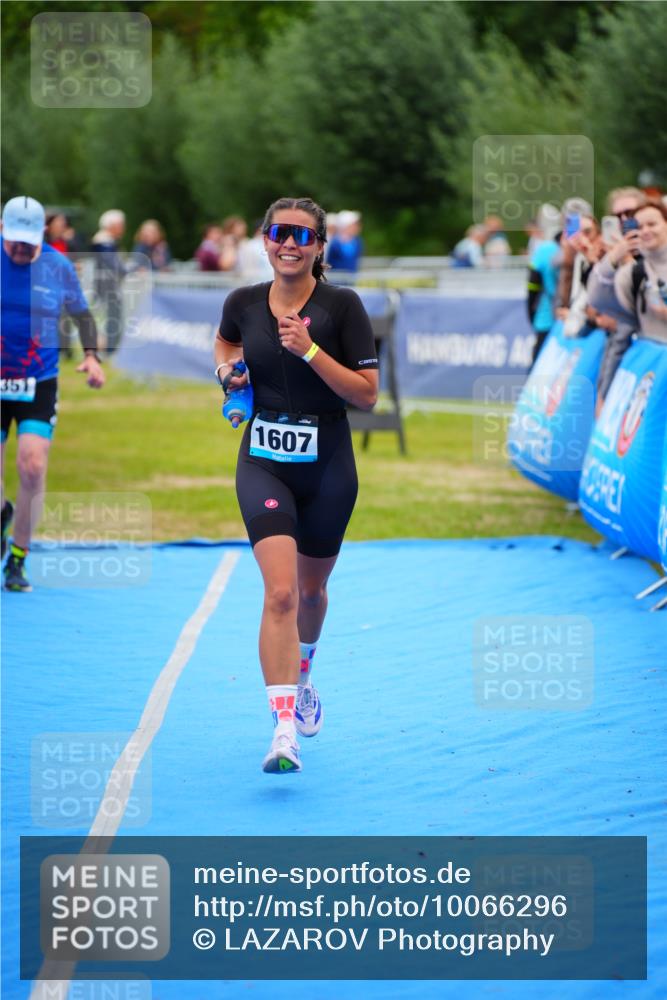 30.08.2026 - Elbe Triathlon Hamburg LAZAROV Photography http://msf.ph/oto/10066296 30.08.2026 12:17:53 Ziel 1351, 1553, 1607 meine-sportfotos.de