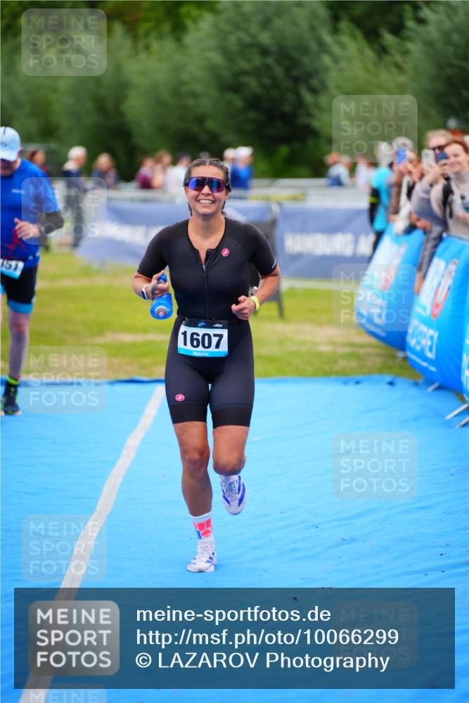 30.08.2026 - Elbe Triathlon Hamburg LAZAROV Photography http://msf.ph/oto/10066299 30.08.2026 12:17:53 Ziel 1351, 1553, 1607 meine-sportfotos.de