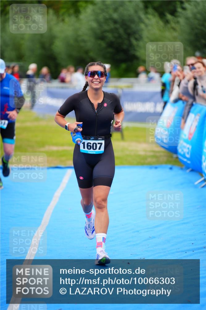 30.08.2026 - Elbe Triathlon Hamburg LAZAROV Photography http://msf.ph/oto/10066303 30.08.2026 12:17:53 Ziel 1351, 1553, 1607 meine-sportfotos.de
