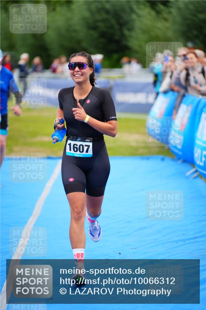 30.08.2026 - Elbe Triathlon Hamburg LAZAROV Photography http://msf.ph/oto/10066312 30.08.2026 12:17:54 Ziel 1351, 1553, 1607 meine-sportfotos.de