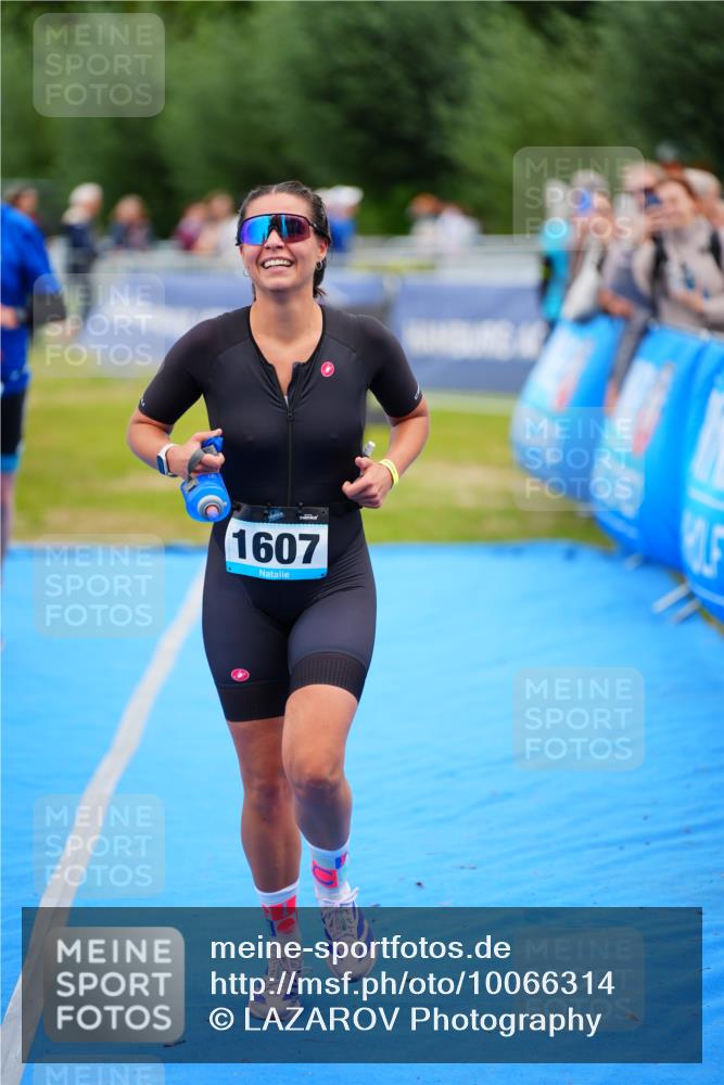 30.08.2026 - Elbe Triathlon Hamburg LAZAROV Photography http://msf.ph/oto/10066314 30.08.2026 12:17:54 Ziel 1351, 1553, 1607 meine-sportfotos.de