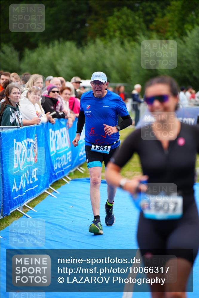 30.08.2026 - Elbe Triathlon Hamburg LAZAROV Photography http://msf.ph/oto/10066317 30.08.2026 12:17:55 Ziel 1351, 1553, 1607 meine-sportfotos.de