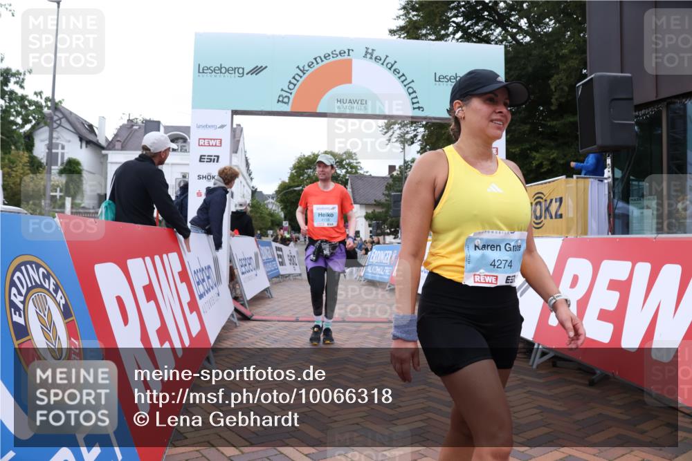 30.08.2026 - Blankeneser Heldenlauf Lena Gebhardt http://msf.ph/oto/10066318 30.08.2026 12:56:02 Ziel 4118, 4274, 4437, 4438 meine-sportfotos.de