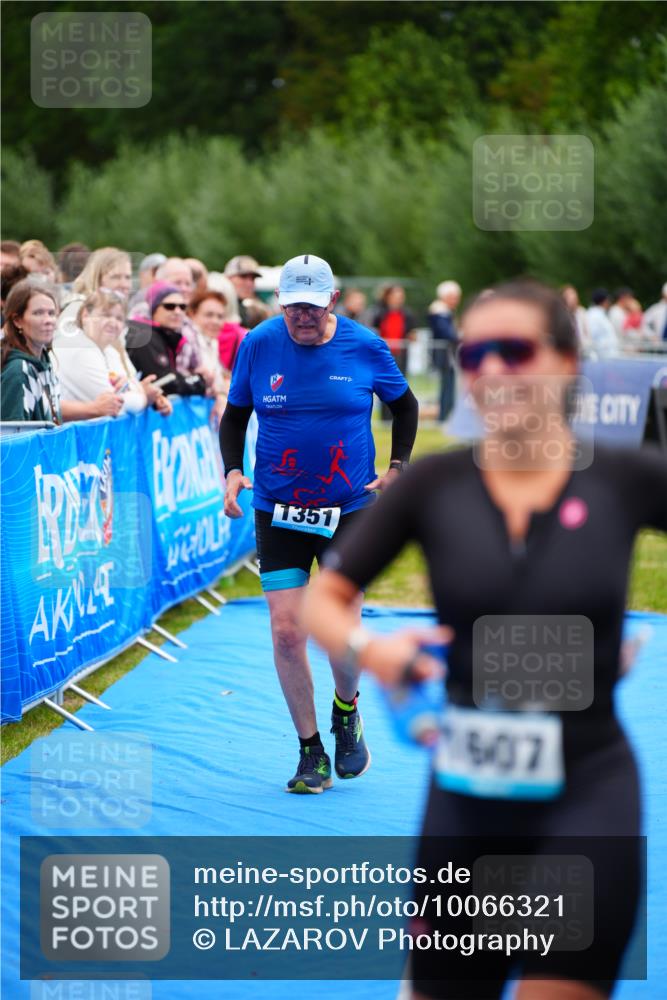 30.08.2026 - Elbe Triathlon Hamburg LAZAROV Photography http://msf.ph/oto/10066321 30.08.2026 12:17:55 Ziel 1351, 1553, 1607 meine-sportfotos.de