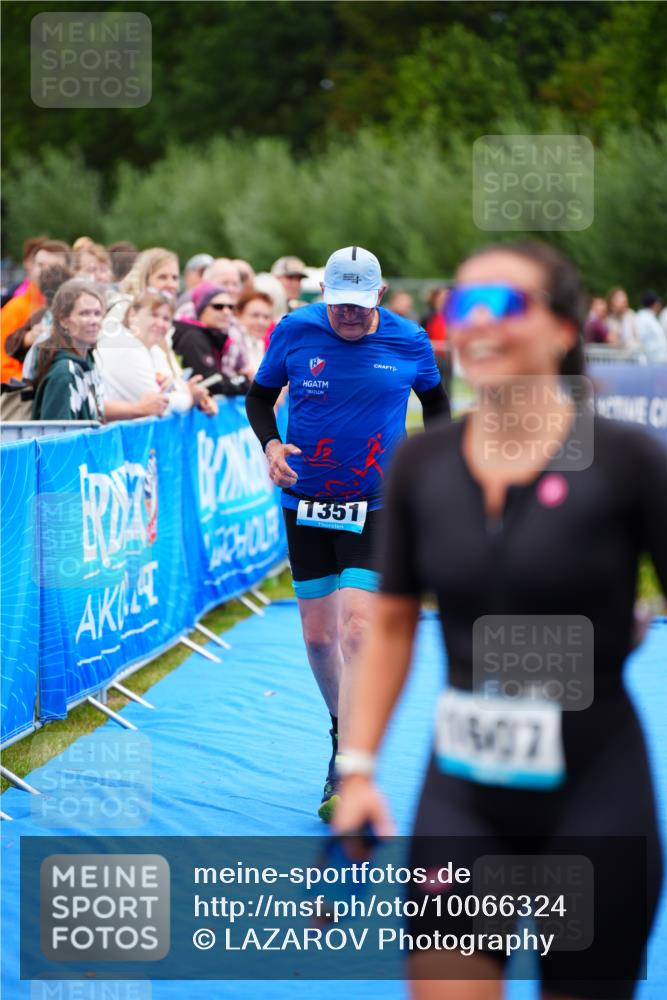 30.08.2026 - Elbe Triathlon Hamburg LAZAROV Photography http://msf.ph/oto/10066324 30.08.2026 12:17:55 Ziel 1351, 1553, 1607 meine-sportfotos.de