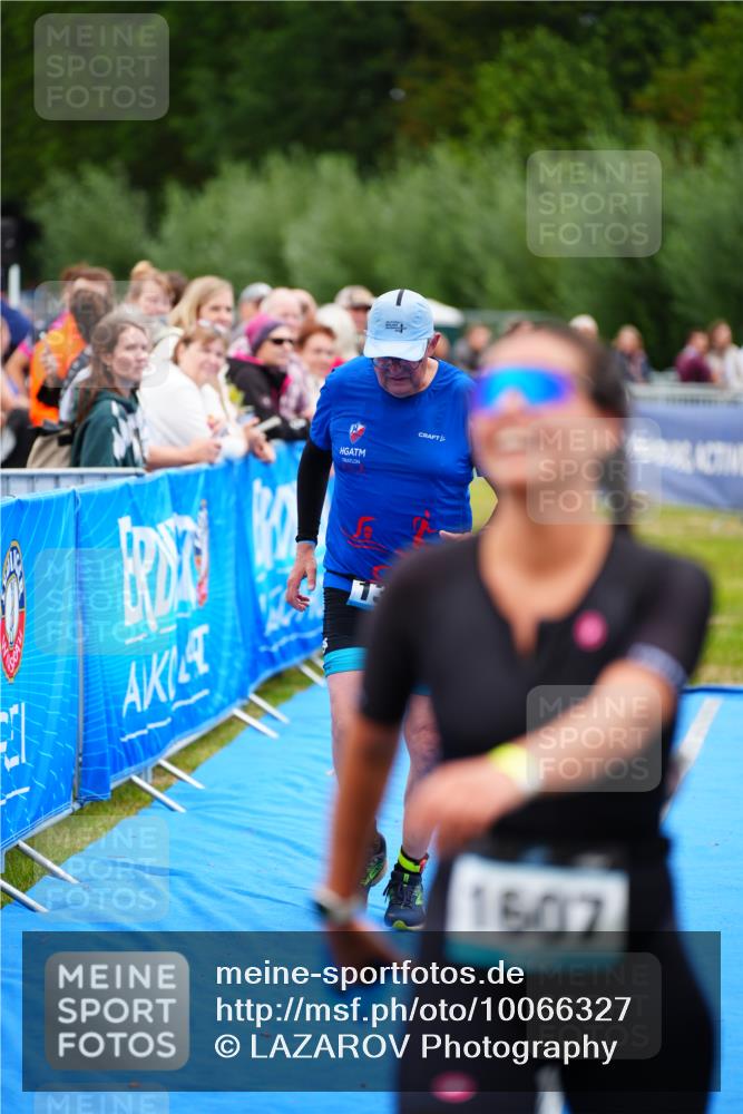 30.08.2026 - Elbe Triathlon Hamburg LAZAROV Photography http://msf.ph/oto/10066327 30.08.2026 12:17:55 Ziel 1351, 1553, 1607 meine-sportfotos.de