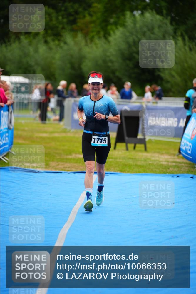 30.08.2026 - Elbe Triathlon Hamburg LAZAROV Photography http://msf.ph/oto/10066353 30.08.2026 12:18:14 Ziel 1715 meine-sportfotos.de