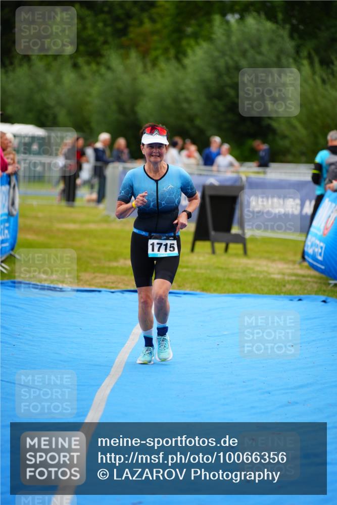30.08.2026 - Elbe Triathlon Hamburg LAZAROV Photography http://msf.ph/oto/10066356 30.08.2026 12:18:14 Ziel 1715 meine-sportfotos.de