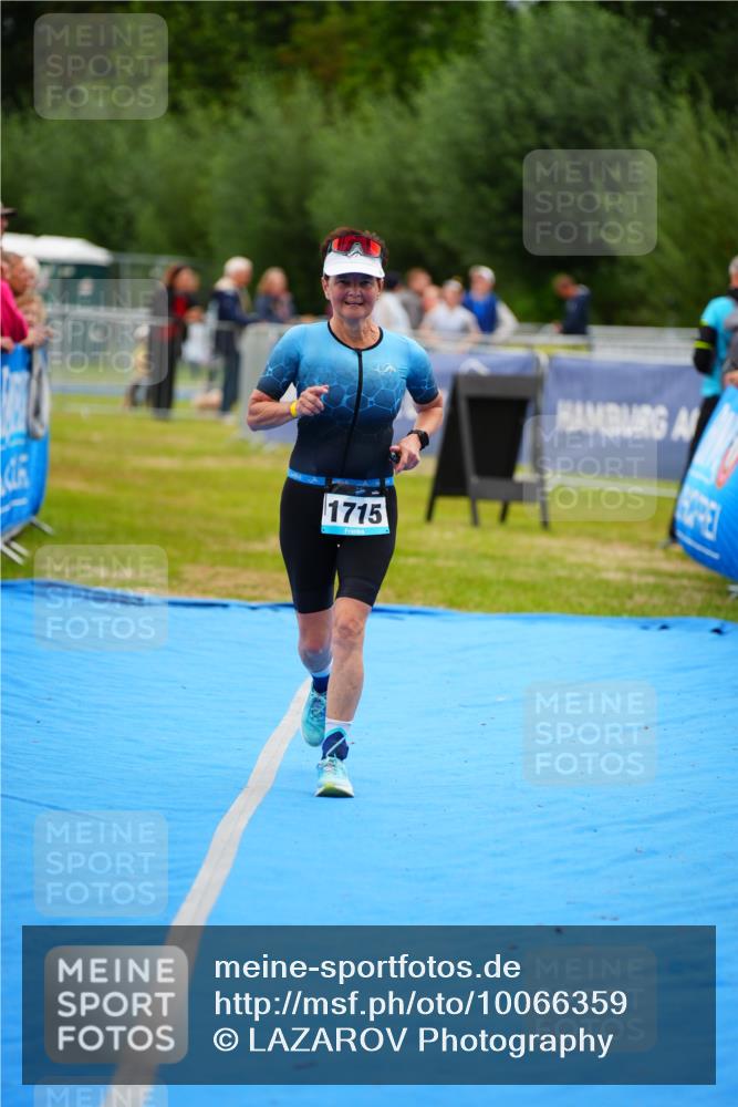 30.08.2026 - Elbe Triathlon Hamburg LAZAROV Photography http://msf.ph/oto/10066359 30.08.2026 12:18:14 Ziel 1715 meine-sportfotos.de