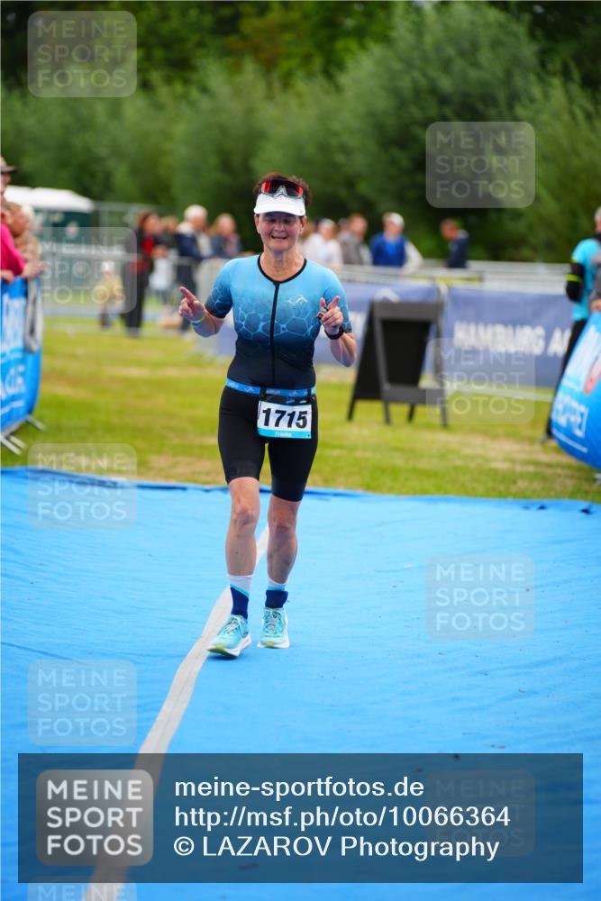 30.08.2026 - Elbe Triathlon Hamburg LAZAROV Photography http://msf.ph/oto/10066364 30.08.2026 12:18:14 Ziel 1715 meine-sportfotos.de