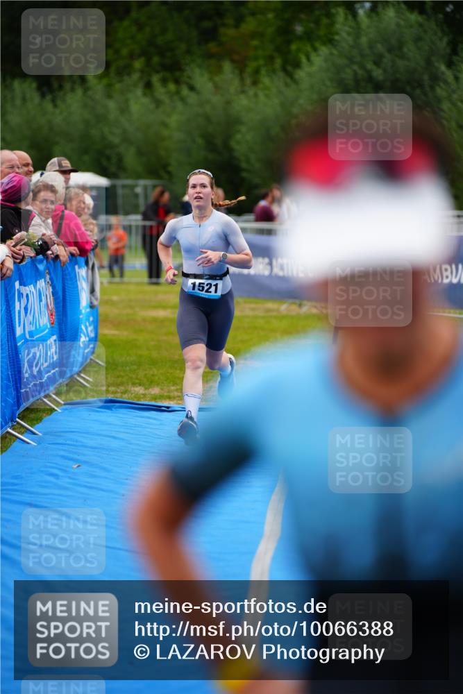 30.08.2026 - Elbe Triathlon Hamburg LAZAROV Photography http://msf.ph/oto/10066388 30.08.2026 12:18:22 Ziel 1521 meine-sportfotos.de