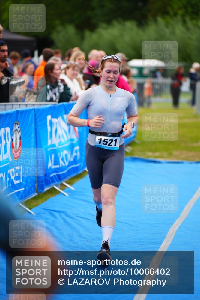 30.08.2026 - Elbe Triathlon Hamburg LAZAROV Photography http://msf.ph/oto/10066402 30.08.2026 12:18:23 Ziel 1521 meine-sportfotos.de