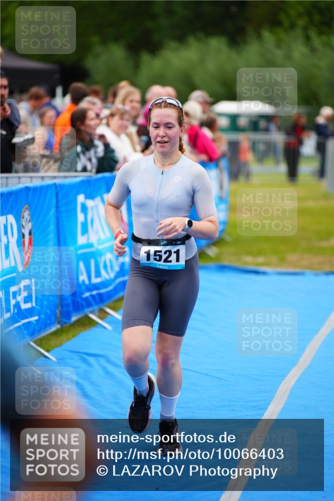 30.08.2026 - Elbe Triathlon Hamburg LAZAROV Photography http://msf.ph/oto/10066403 30.08.2026 12:18:24 Ziel 1521 meine-sportfotos.de